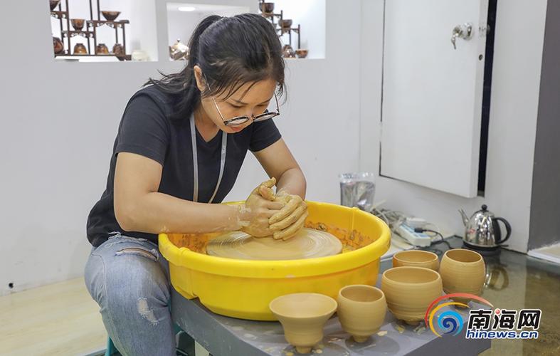 原创组图深圳文博会海南直播红泥陶瓷制作引围观